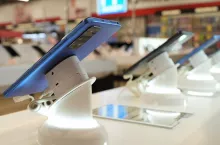 Polacy kupują mniej smartfonów niż rok wcześniej (fot. 8th.creator/Shutterstock)