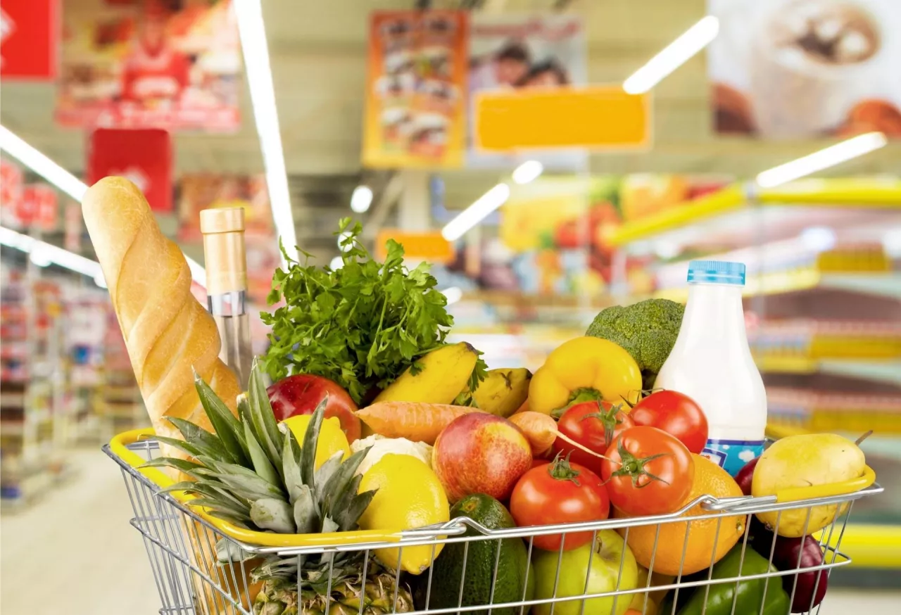 Zakupy spożywcze (fot. Shutterstock)