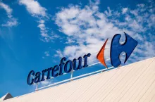 Carrefour - szukając oszczędności - szykuje się do cięć kadrowych. Na razie dotyczyć one mają francuskiej centrali (fot. Shutterstock)