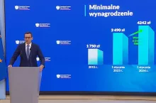 Premier Mateusz Morawiecki przedstawia propozycje minimalnego wynagrodzenia na 2024 rok (facebook.com/kancelaria.premiera)