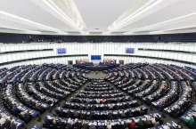Posłowie do Parlamentu Europejskiego chcą zabrać się za nieuczciwe praktyki handlowe (fot. Wikimedia Commons/Diliff, na lic. CC BY-SA 3.0)