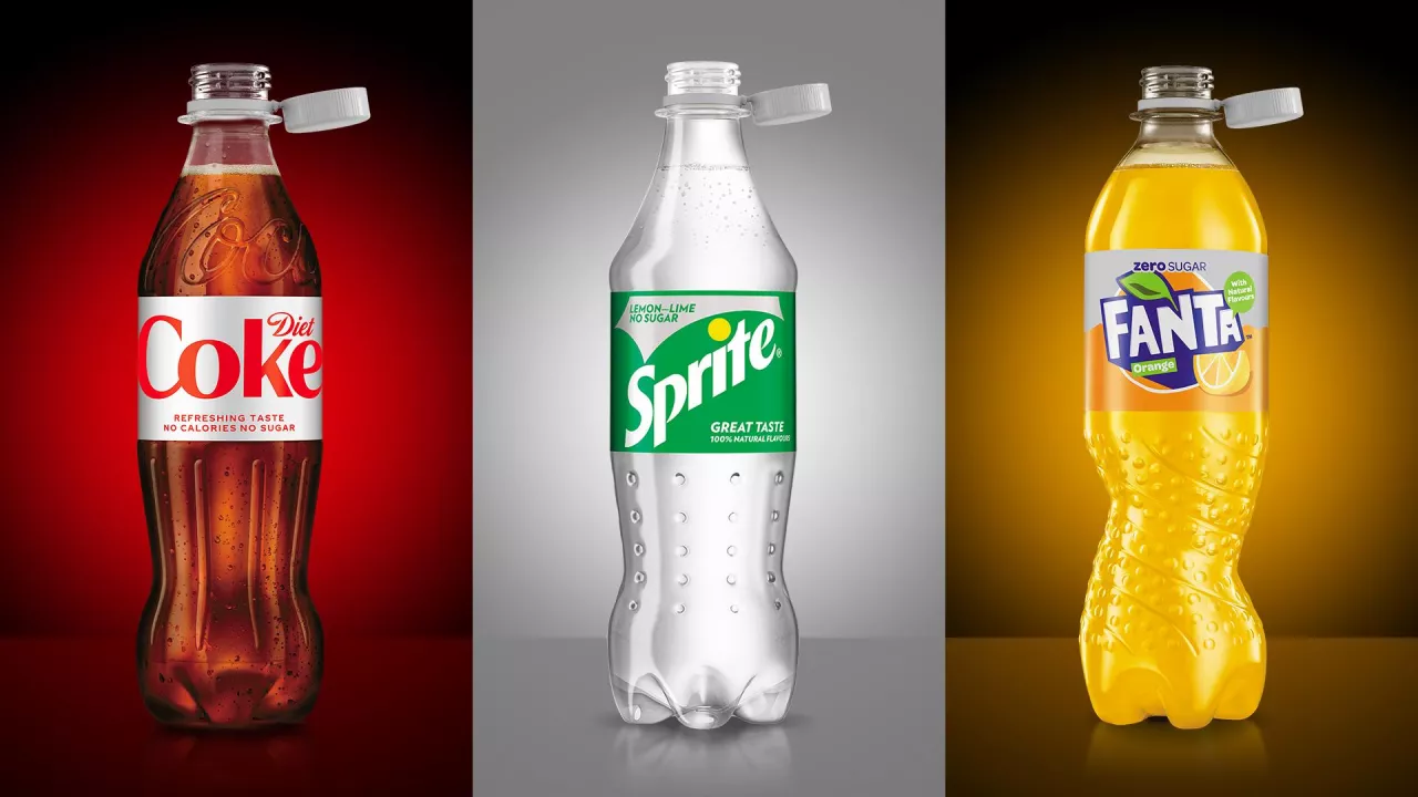 Butelki napojów Coca-Coli z nakrętkami przymocowanymi na stałe (Sidel)