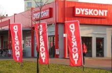 Pod szyldem Dyskont Czerwona Torebka działało 38 sklepów; w ub.r. ich straty wyniosły 56 mln zł netto ()