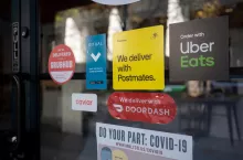 DoorDash, Grubhub i Uber Eats będą procesować się z miastem Nowy Jork (Shutterstock)