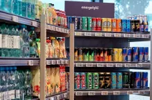 Zapowiadany zakaz reklamowania napojów energetyzujących oraz obowiązek organizowania przez sklep osobnego stoiska na te produkty nie wejdą w życie (fot. Łukasz Rawa/wiadomoscihandlowe.pl)