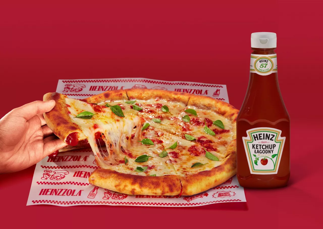 &lt;p&gt;Tak prezentuje się Heinzolla - nowa pizza z ketchupem w brzegach, której recepturę stworzyła firma Kraft Heinz (fot. materiały prasowe)&lt;/p&gt;