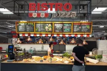 &lt;p&gt;Bistro Pizza w Carrefourze w Galerii Wileńskiej w Warszawie (fot. wiadomoscihandlowe.pl)&lt;/p&gt;