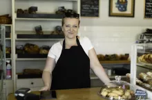 &lt;p&gt;Anna Możejko, właścicielka wrocławskiej piekarnio-cukerni bakeMAnia (fot. materiały prasowe)&lt;/p&gt;
