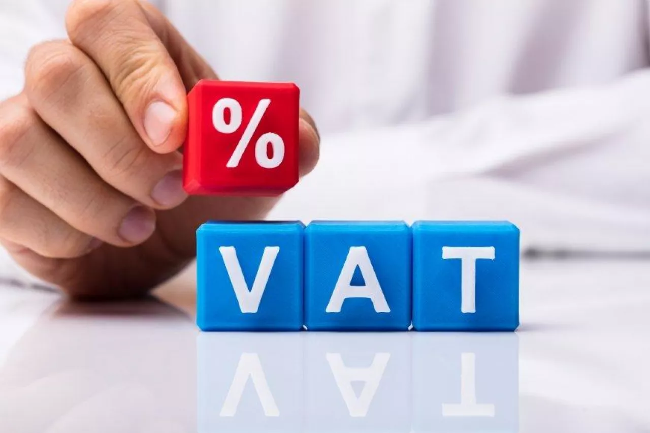 &lt;p&gt;Rząd może przywrócić podatek VAT na żywność (fot. Fot. Adobe)&lt;/p&gt;