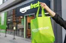 &lt;p&gt;Sieć sklepów Amazon Fresh liczy obecnie 19 placówek (fot. Shutterstock)&lt;/p&gt;