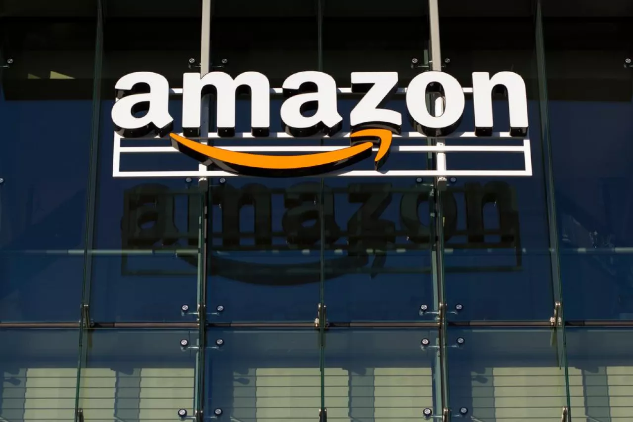 &lt;p&gt;Amazon planuje zainwestować 4 mld dolarów w amerykański start-up Anthropic specjalizujący się w sztucznej inteligencji (fot. Shutterstock)&lt;/p&gt;