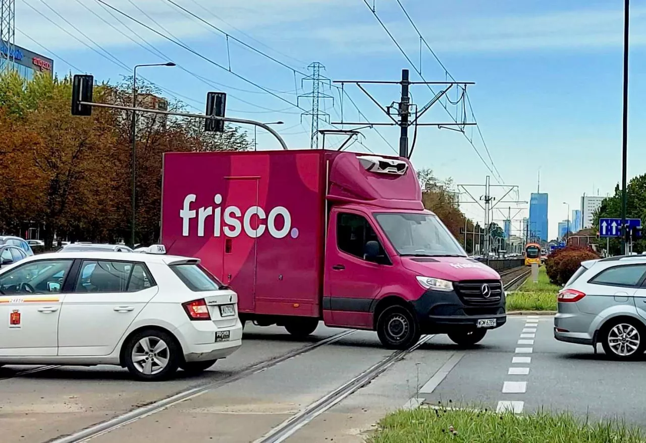 &lt;p&gt;Samochód dostawczy Frisco w nowym logowaniu (fot. Katarzyna Bochner)&lt;/p&gt;