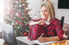 &lt;p&gt;Klienci w tym roku nie będą się spieszyć z kupowaniem świątecznych prezentów (fot. Shutterstock)&lt;/p&gt;
