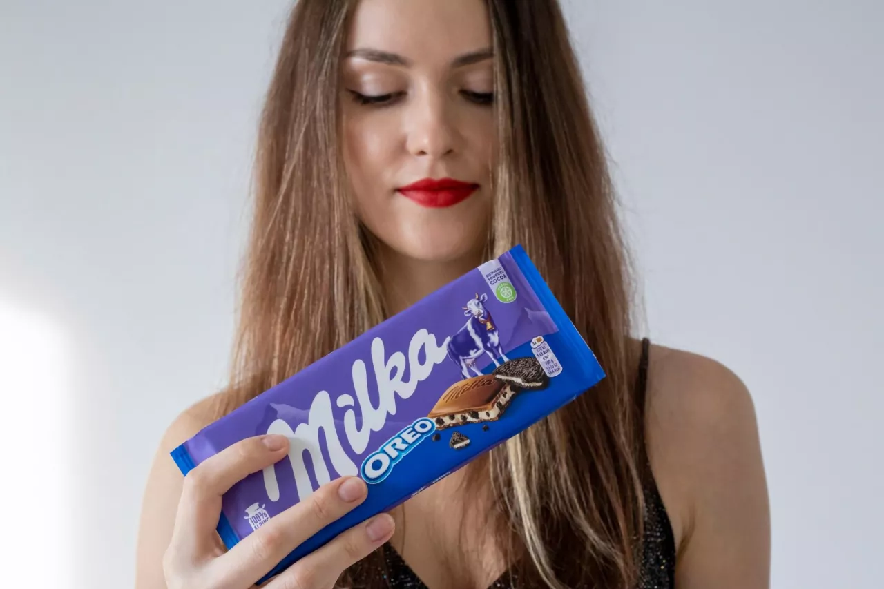 &lt;p&gt;Firma Mondelez w trzecim kwartale roku ceny swoich słodyczy, do których zaliczają się m.in. czekolada Milka i ciastka Oreo średnio o 12 proc., mimo ich sprzedaż wcale nie spadła. Wręcz przeciwnie -wzrosła. (fot Shutterstock)&lt;/p&gt;