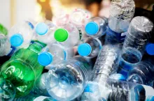 &lt;p&gt;100-procentowy wskaźnik recyklingu butelek nie jest technicznie możliwy - uważają organizacje ekologiczne&lt;/p&gt;