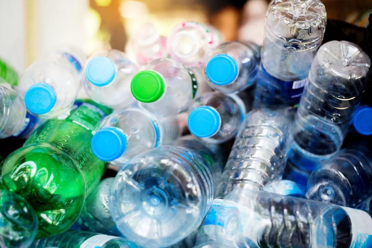 &lt;p&gt;100-procentowy wskaźnik recyklingu butelek nie jest technicznie możliwy - uważają organizacje ekologiczne&lt;/p&gt;