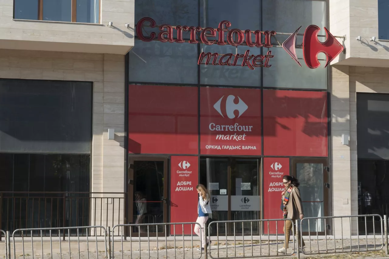 &lt;p&gt;Carrefour Market w bułgarskiej Warnie, 2015 r. (fot. tishomir/Shutterstock)&lt;/p&gt;