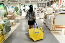 &lt;p&gt;Ikea liczy na szybką decyzję ws. niedziel handlowych w grudniu 2023 r. (fot. Prachana Thong-on/Shutterstock)&lt;/p&gt;