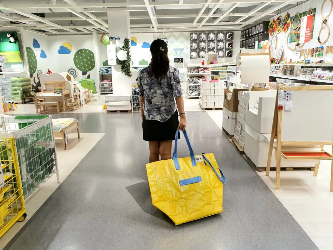 &lt;p&gt;Ikea liczy na szybką decyzję ws. niedziel handlowych w grudniu 2023 r. (fot. Prachana Thong-on/Shutterstock)&lt;/p&gt;