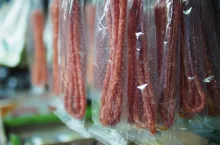 &lt;p&gt;Znaczenie marek własnych w kategorii mięsa i wędlin rośnie. Jednocześnie produkty private labels drożeją dynamiczniej niż produkty markowe (fot. Łukasz Rawa /wiadomoscihandlowe.pl)&lt;/p&gt;