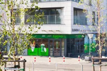 <p>Sieć sklepów Żabka.</p>