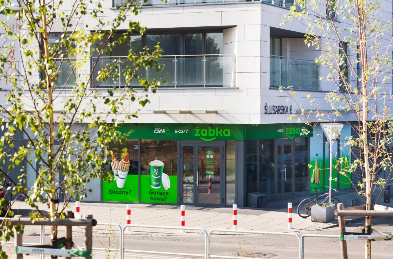 <p>Sieć sklepów Żabka.</p>