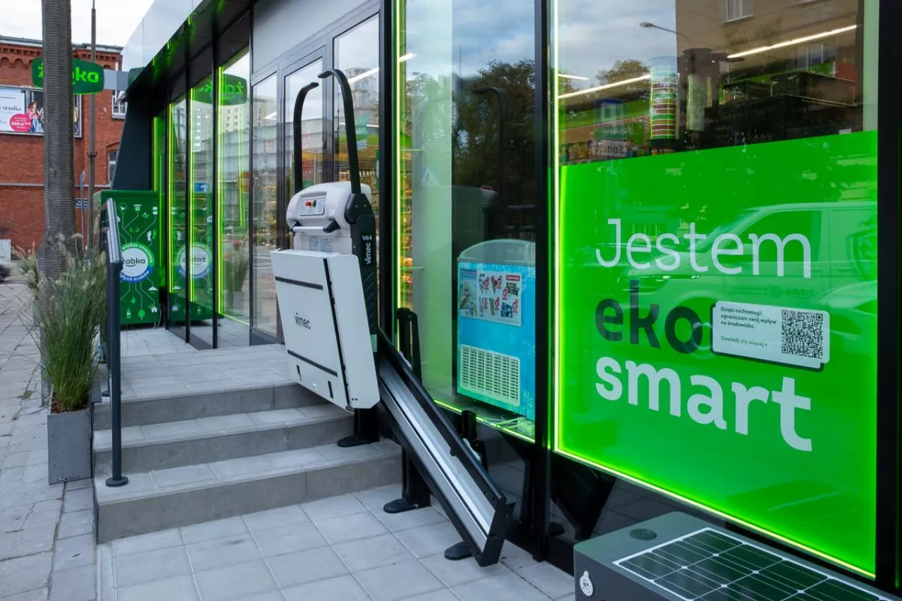 <p>Na zdj. pierwsza w Polsce Żabka Eko Smart</p>