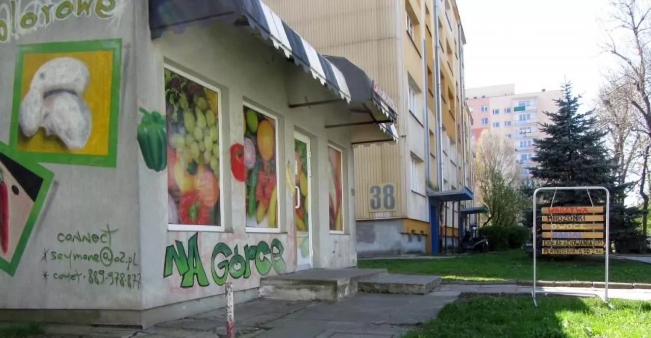 <p>W październiku w małych sklepach słabiej sprzedawały się m.in. napoje i wody</p>