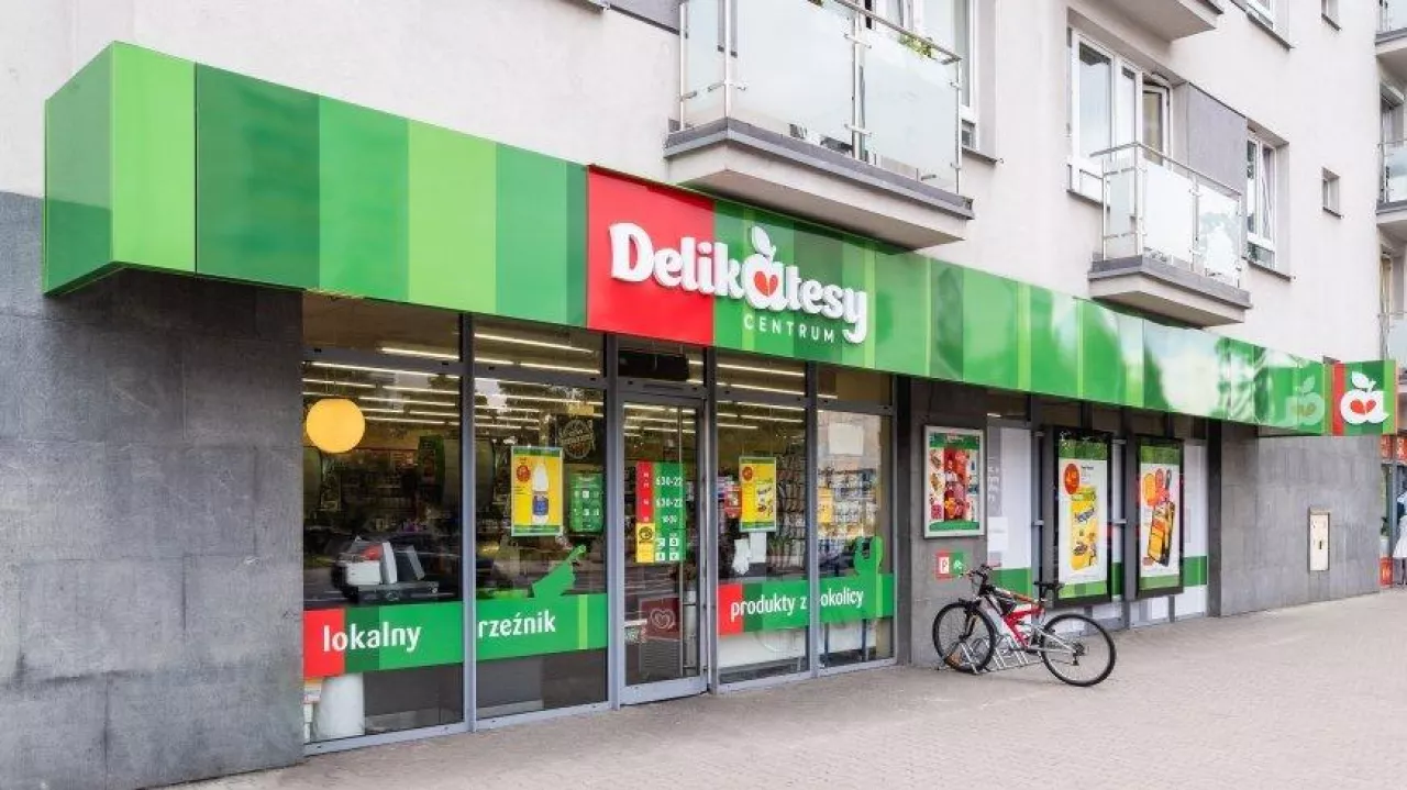 <p>Sklepy Delikatesy Centrum</p>