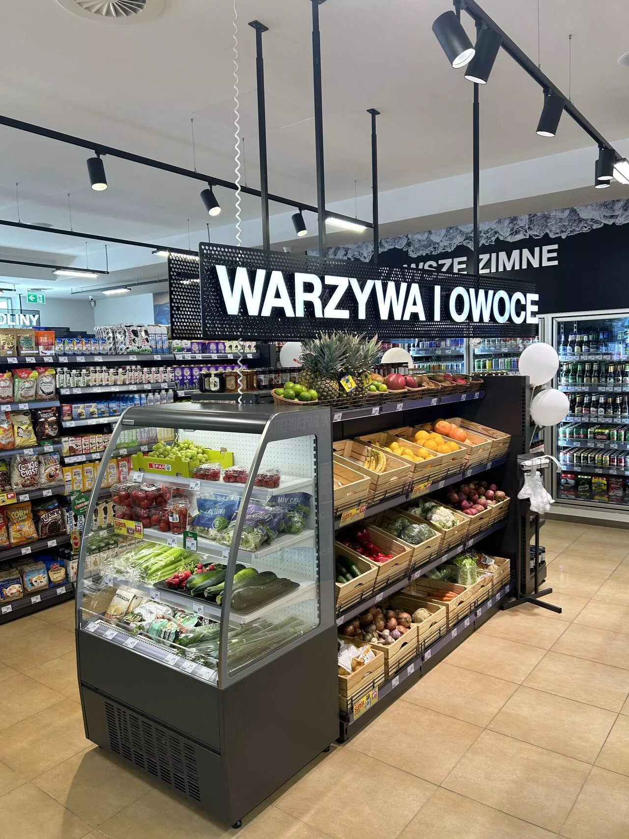 <p>Supermarket SPAR na stacji Avia zlokalizowany przy ul. Bukowskiej 46 w miejscowości Wysogotowo k. Poznania</p>
