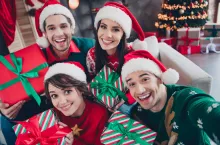 &lt;p&gt;Polacy zwlekają z zakupem świątecznych prezentów (fot. Shutterstock)&lt;/p&gt;