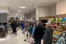 <p>Kolejki do kas przejdą kiedyś do historii?</p>