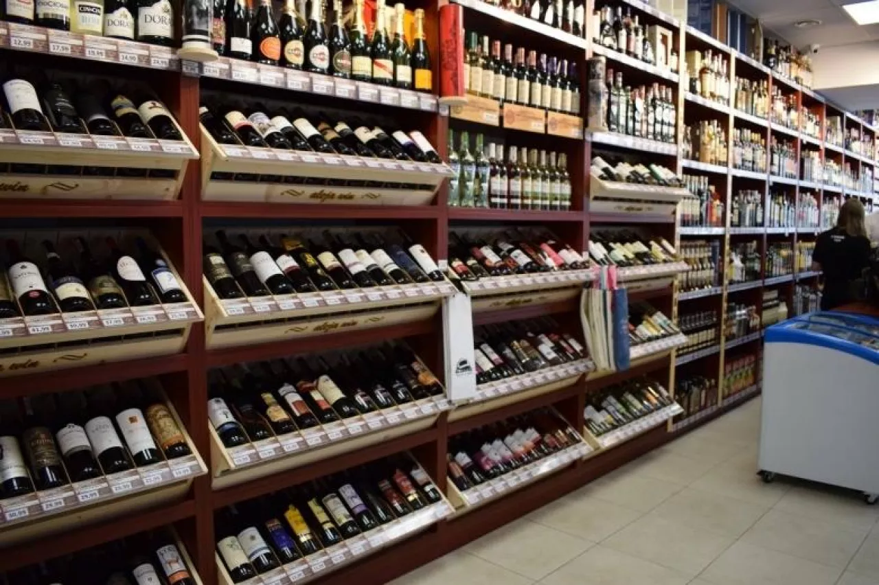 <p>W ofercie sieci sklepów alkoholowych Al.Capone znajdziemy duży wybór marek własnych. Fot. mat.prasowe</p>