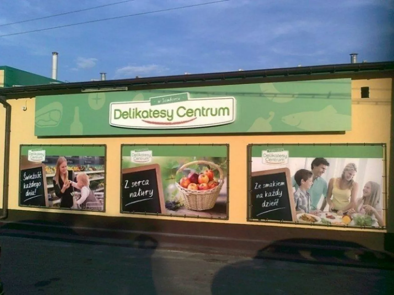 <p>W sklepach grupy oferowana będzie praca dla młodych (fot: materiały prasowe)</p>