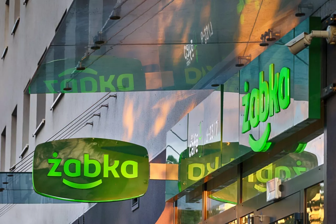 <p>Sklep sieci Żabka</p>