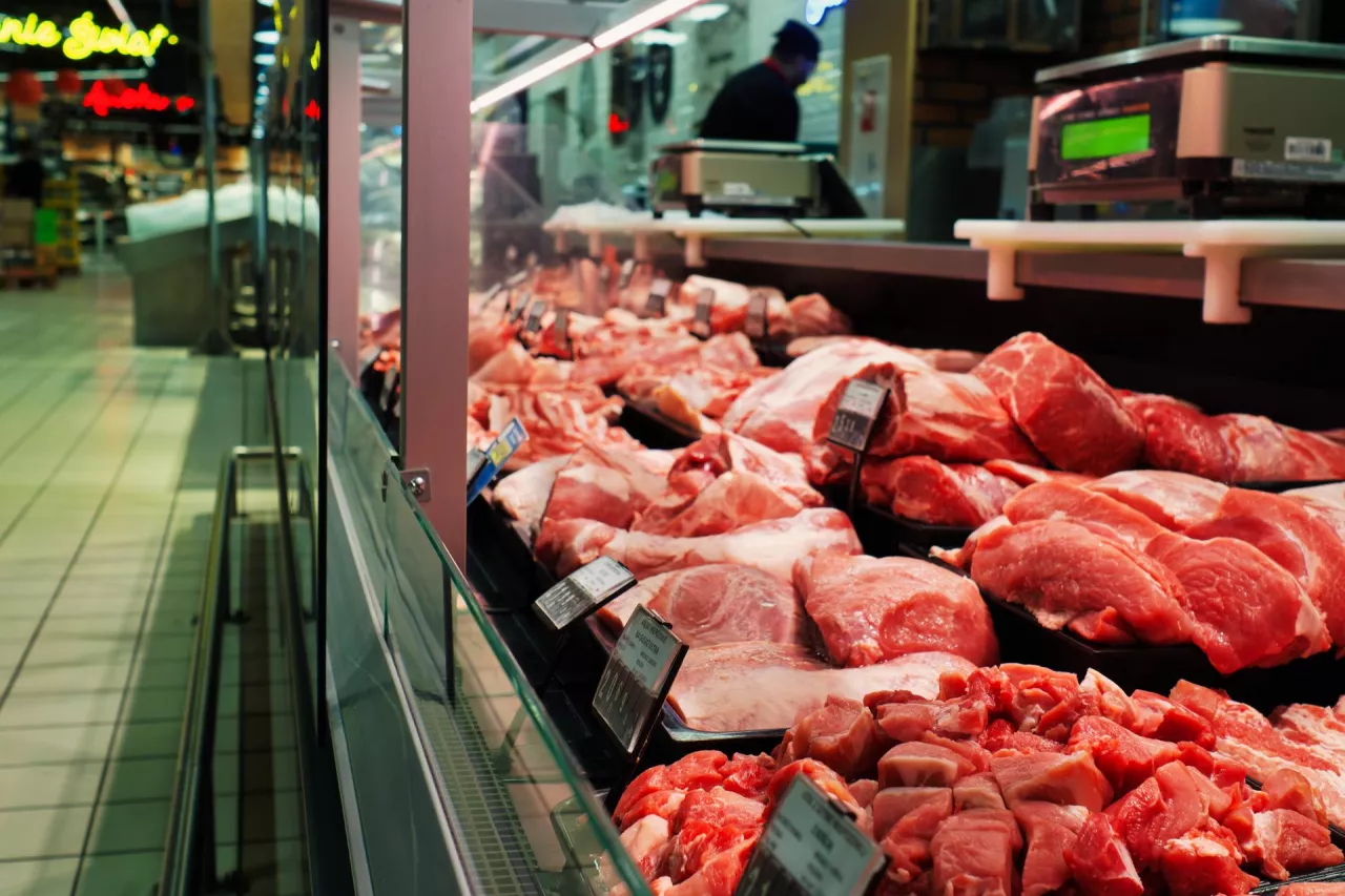&lt;p&gt;W 2022 r. polski rynek mięsa i produktów mięsnych osiągnął wartość prawie 50 mld zł (fot. Łukasz Rawa/wiadomoscihandlowe.pl)&lt;/p&gt;