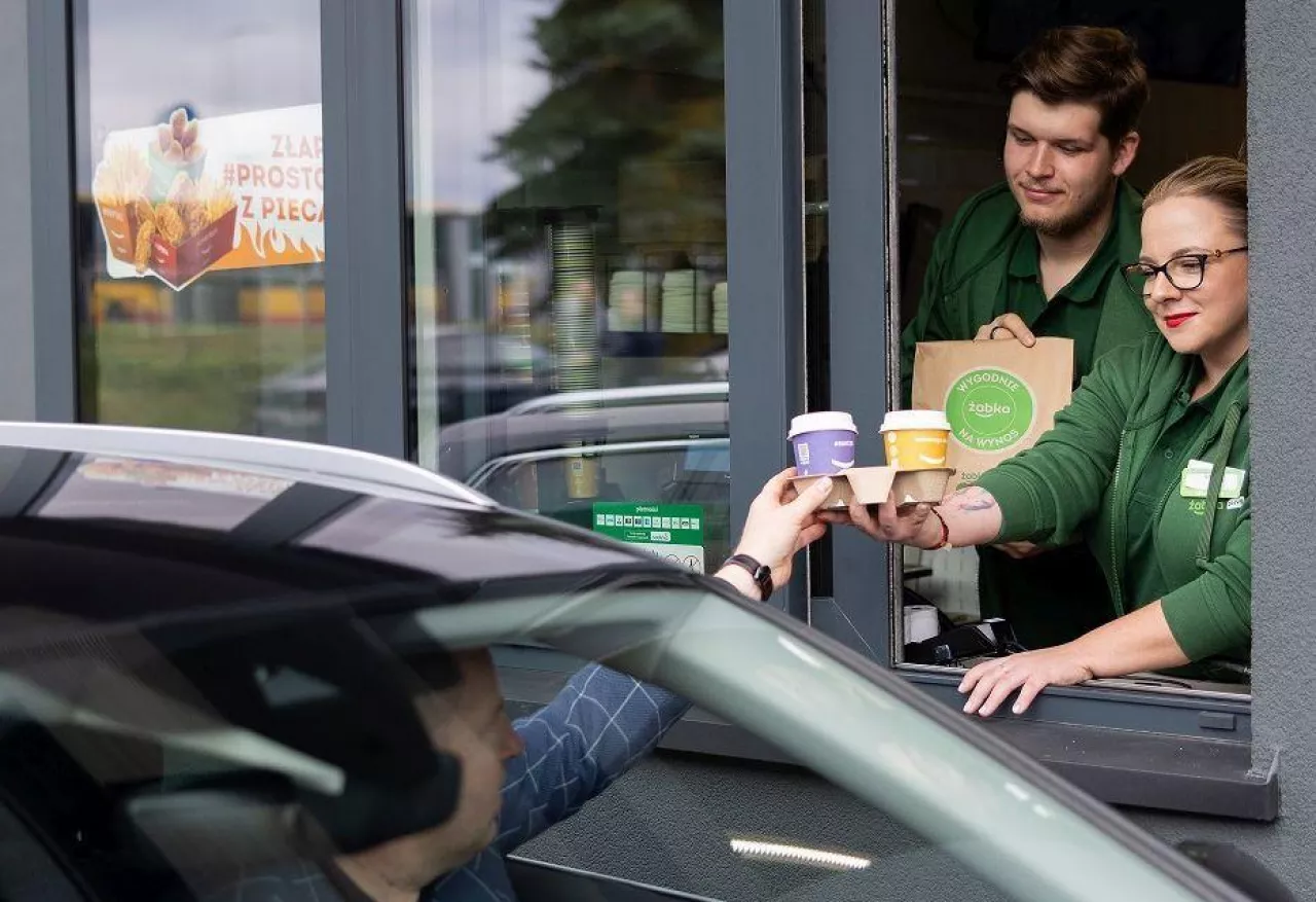 <p>Wielu cudzoziemców pracuje m.in. w sklepach Żabka </p>