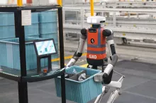 &lt;p&gt;Humanoidalny robot Digit firmy Agility Robotics pracuje w magazynie GXO&lt;/p&gt;