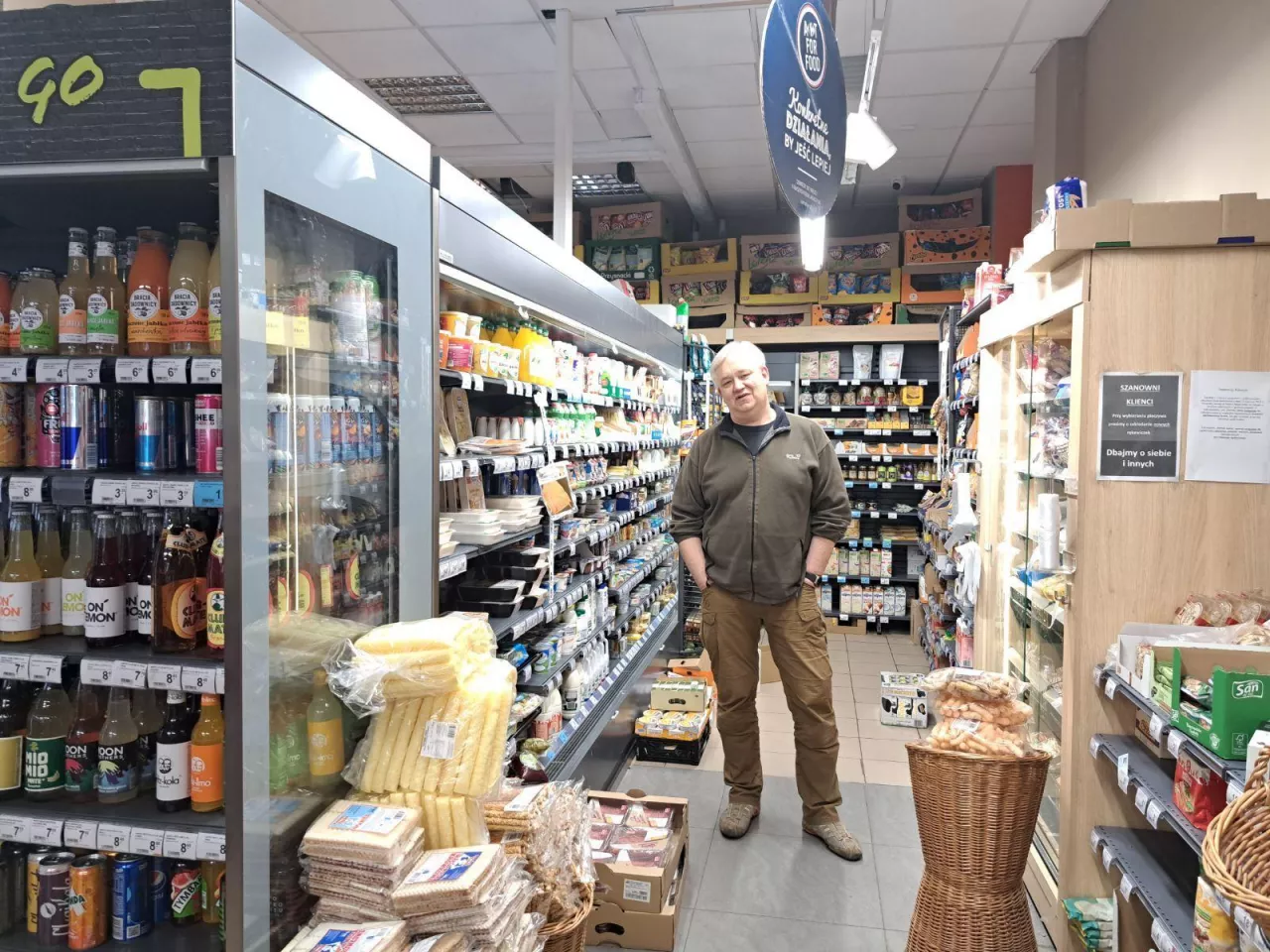 <p>Tomasz Zwierzyński, właściciel sklepu Carrefour Express na Żoliborzu.</p>