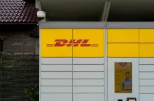 &lt;p&gt;Automat paczkowy DHL Pop Box w Krakowie (fot. Longfin Media/Shutterstock)&lt;/p&gt;