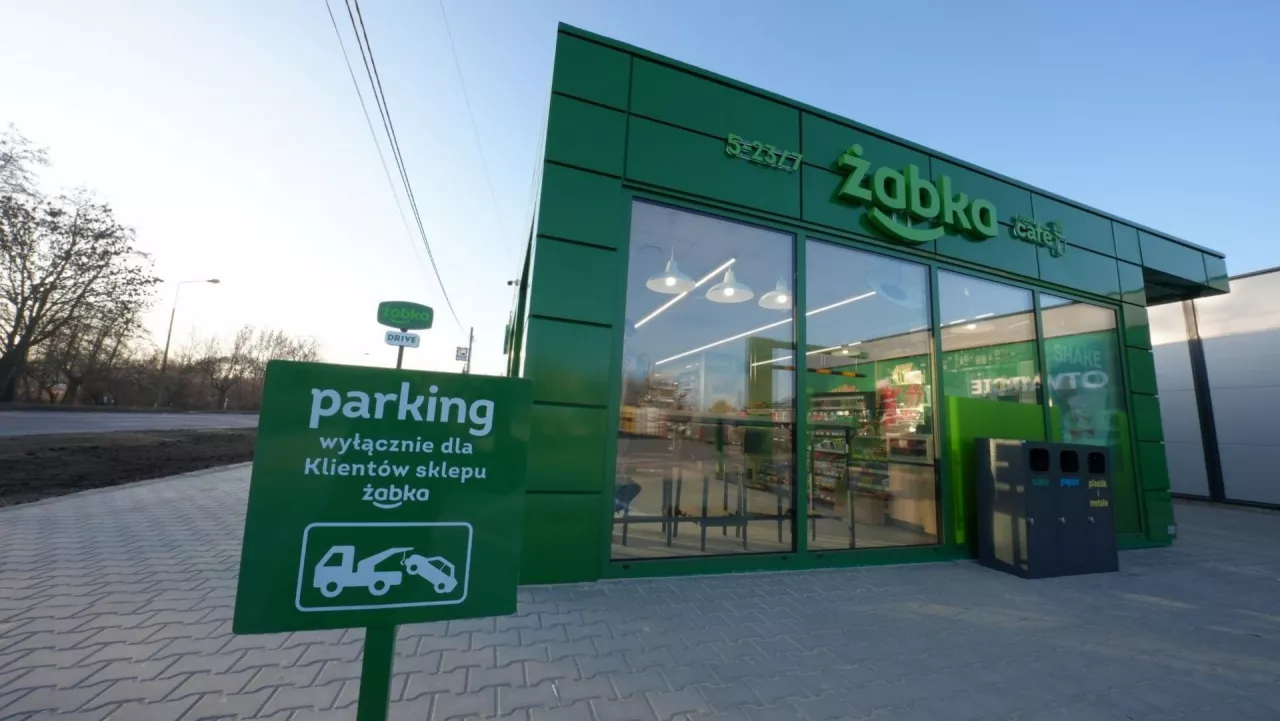 <p>Żabka Drive w Zduńskiej Woli (woj. łódzkie).</p>