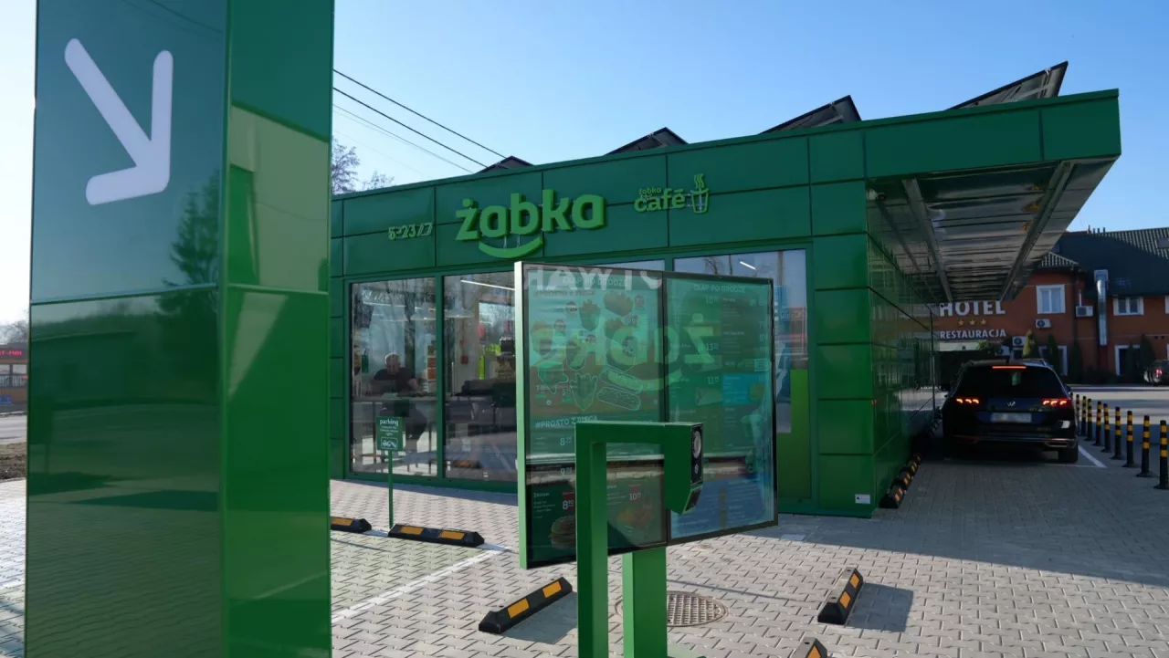 <p>Żabka Drive w Zduńskiej Woli (woj. łódzkie).</p>