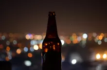 &lt;p&gt;Wiele miast wprowadziło nocny zakaz sprzedaży alkoholu w sklepach (fot. Eeshan Garg/Unsplash)&lt;/p&gt;