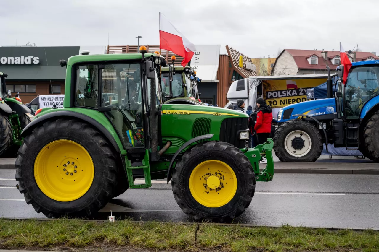 &lt;p&gt;Rolnicy zapowiadają blokadę dróg (Shutterstock)&lt;/p&gt;