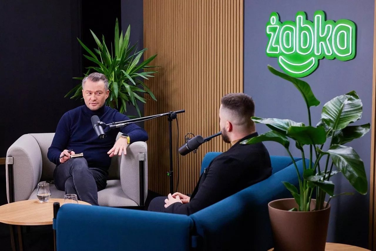 <p>Jarosław Kuźniar uczestniczy w programie Ambasadorów Franczyzy Żabki.</p>