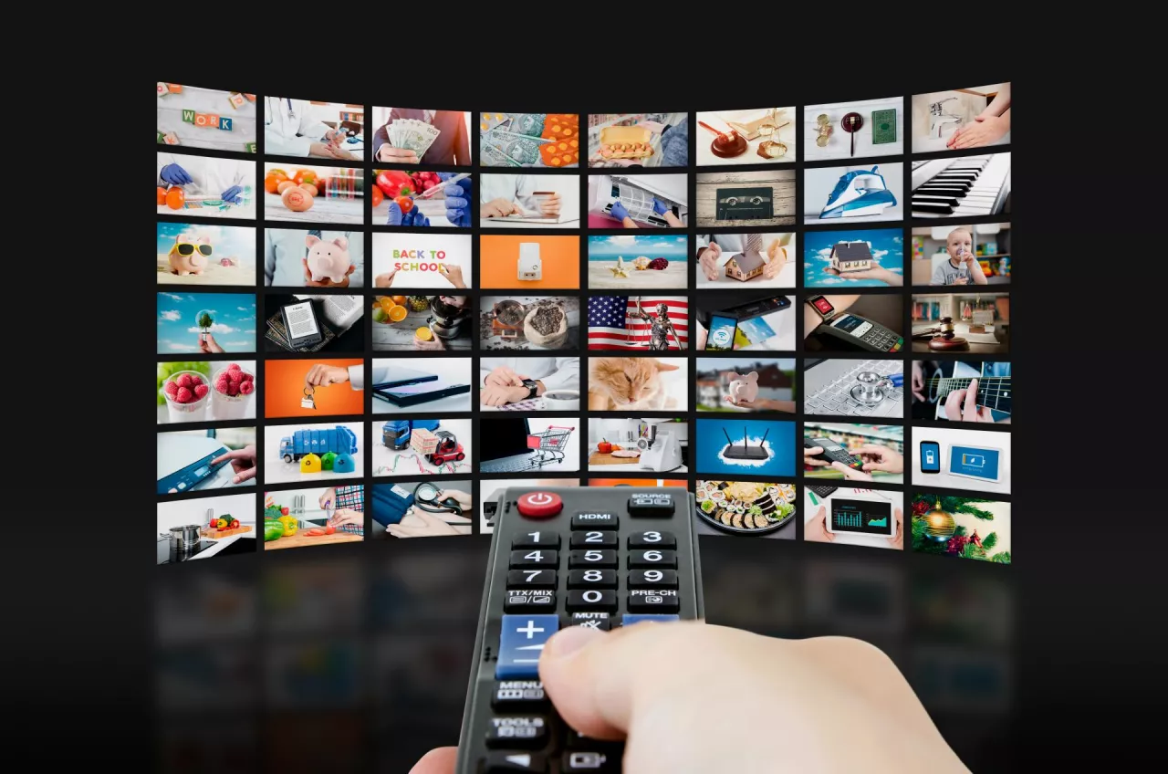 &lt;p&gt;W styczniu 2024 r. firmy wydały na reklamę telewizyjną blisko 2,3 mld zł. (fot. Shutterstock)&lt;/p&gt;