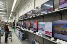 &lt;p&gt;Na zdj. oferta telewizorów w sklepie sieci Walmart (fot. Eric Glenn/Shutterstock)&lt;/p&gt;