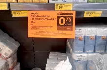 &lt;p&gt;Biedronka sprzedawała mąkę po 75 groszy za opakowanie, ale ta cena obowiązywała tylko przy zakupie innych produktów za 299 zł (wiadomoscihandlowe.pl/MG)&lt;/p&gt;