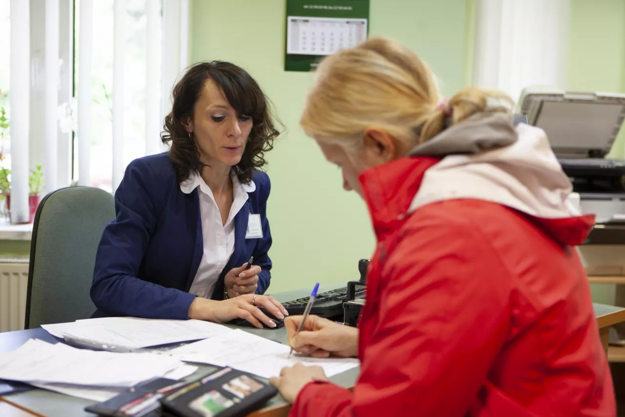 <p>Pobieranie dwóch tych samych świadczeń renty rodzinnej i 13-tki z KRUS i ZUS nie jest możliwe. Każdy może zdecydować skąd docelowo chce pobierać przysługujące mu świadczenia.</p>