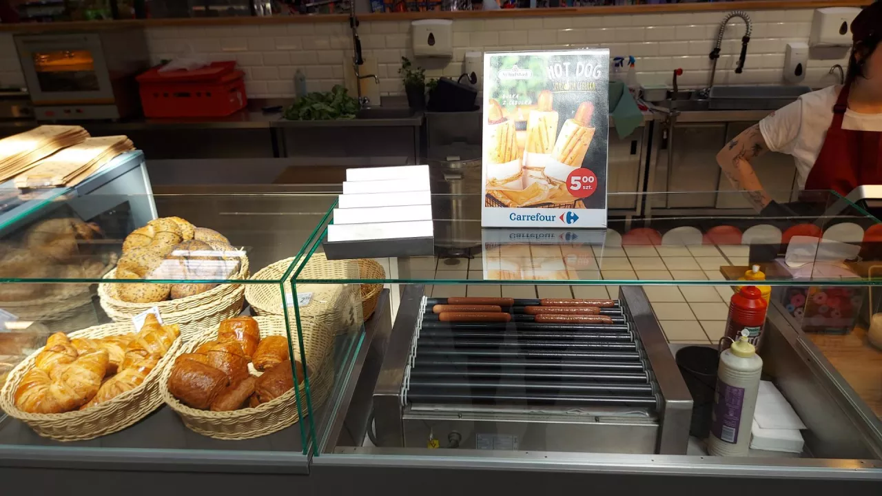 <p>Sklep Carrefour</p>